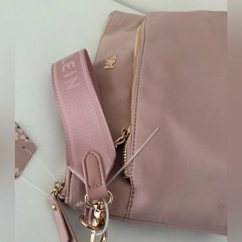 NWT Anne Klein pink large cosmetic / makeup bag with wrist strap - Picture 5 of 5